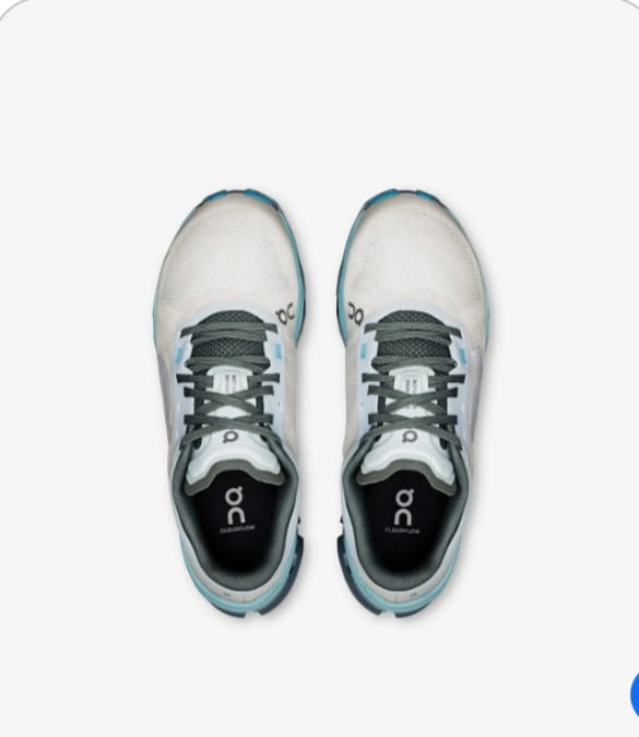 On Cloudstratus Running Shoes