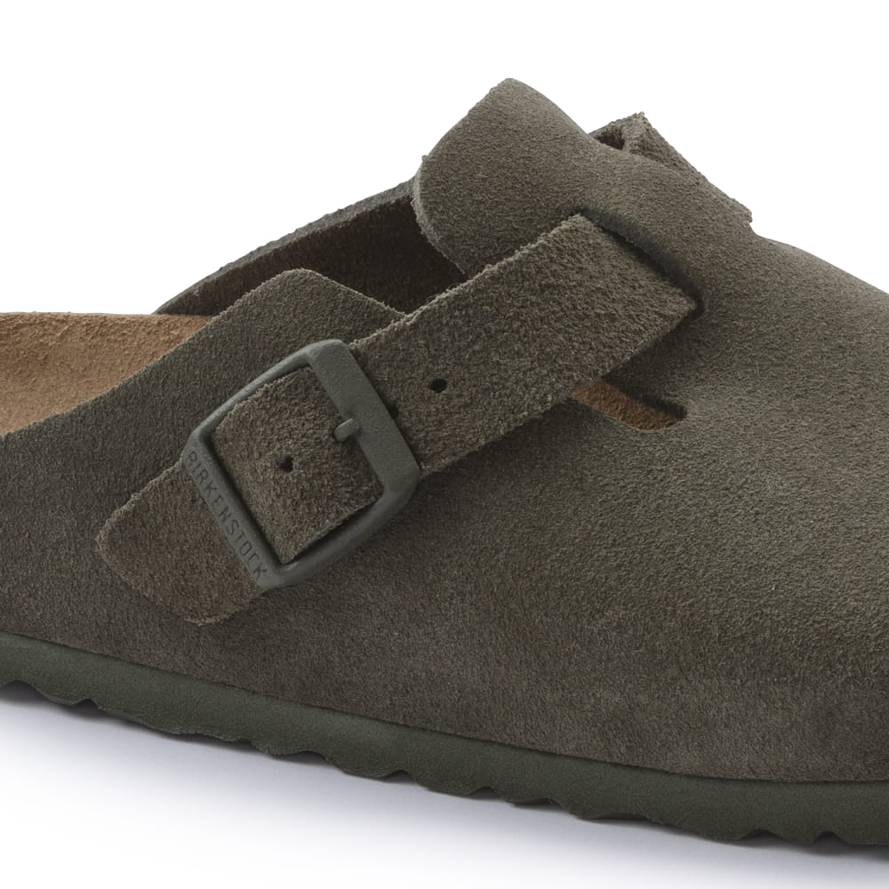Birkenstock Suede Clogs in Enchanted Forest Green - Cozy Comfort with a Touch of Elegance