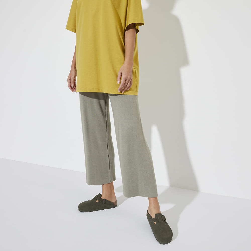 Birkenstock Suede Clogs in Enchanted Forest Green - Cozy Comfort with a Touch of Elegance