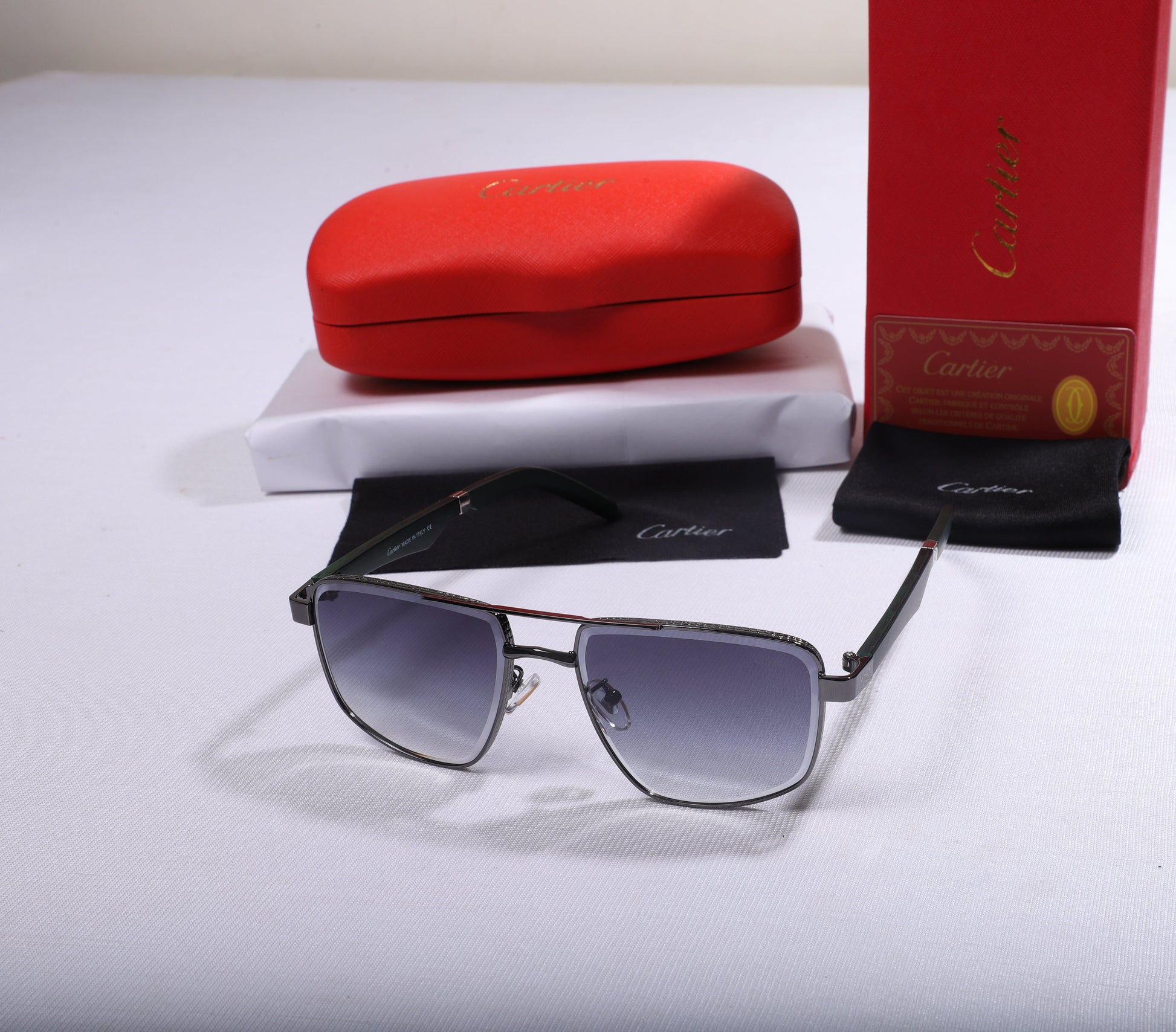 Cartier Luxury Gradient Sunglasses with Signature Case