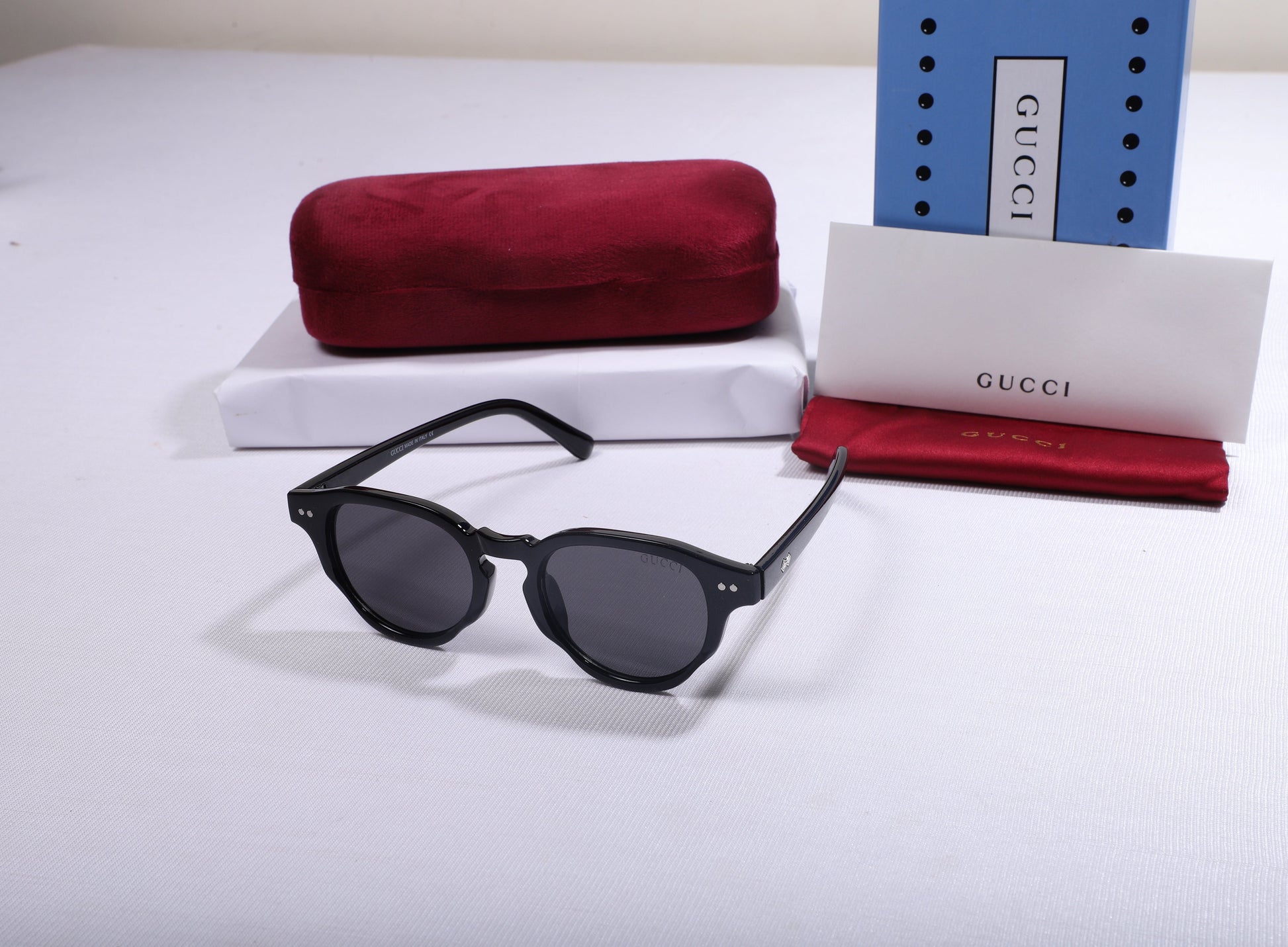 GUCCI Vintage Onyx Classic Round Frame Sunglasses