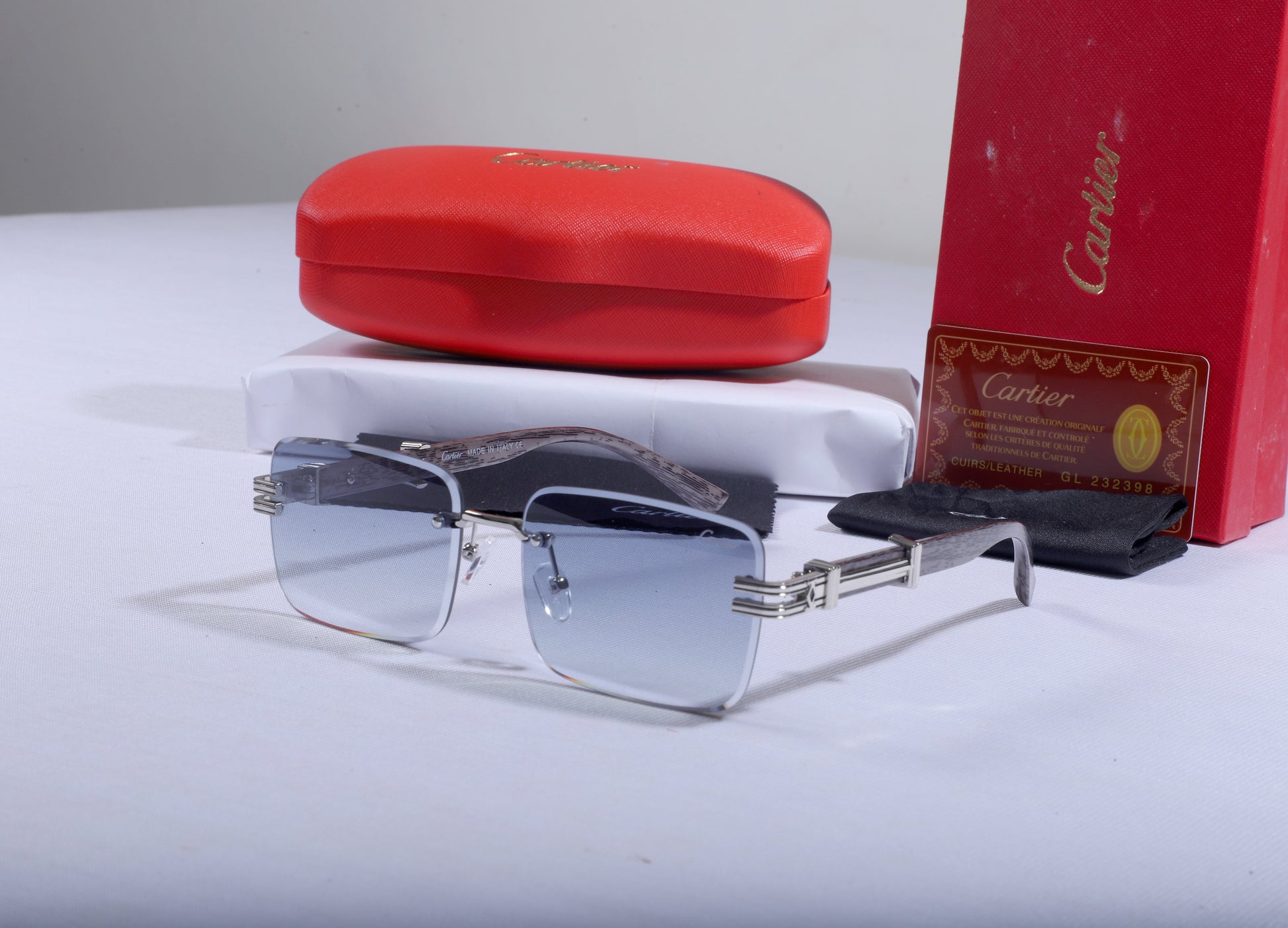 CARTIER Ethereal Silver Luxe Gradient Sunglasses with Case T-Shirt