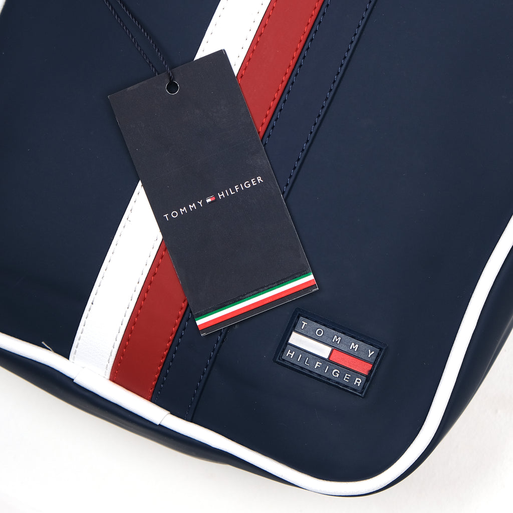 TOMMY HILFIGER Sleek Navy Messenger Bag with Bold Stripes