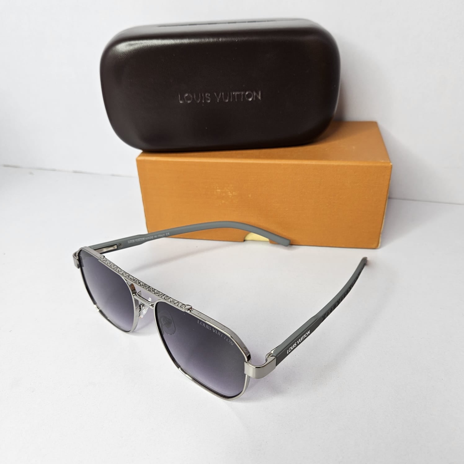 LOUIS VUITTON Radiant Onyx Premium Aviator Sunglasses