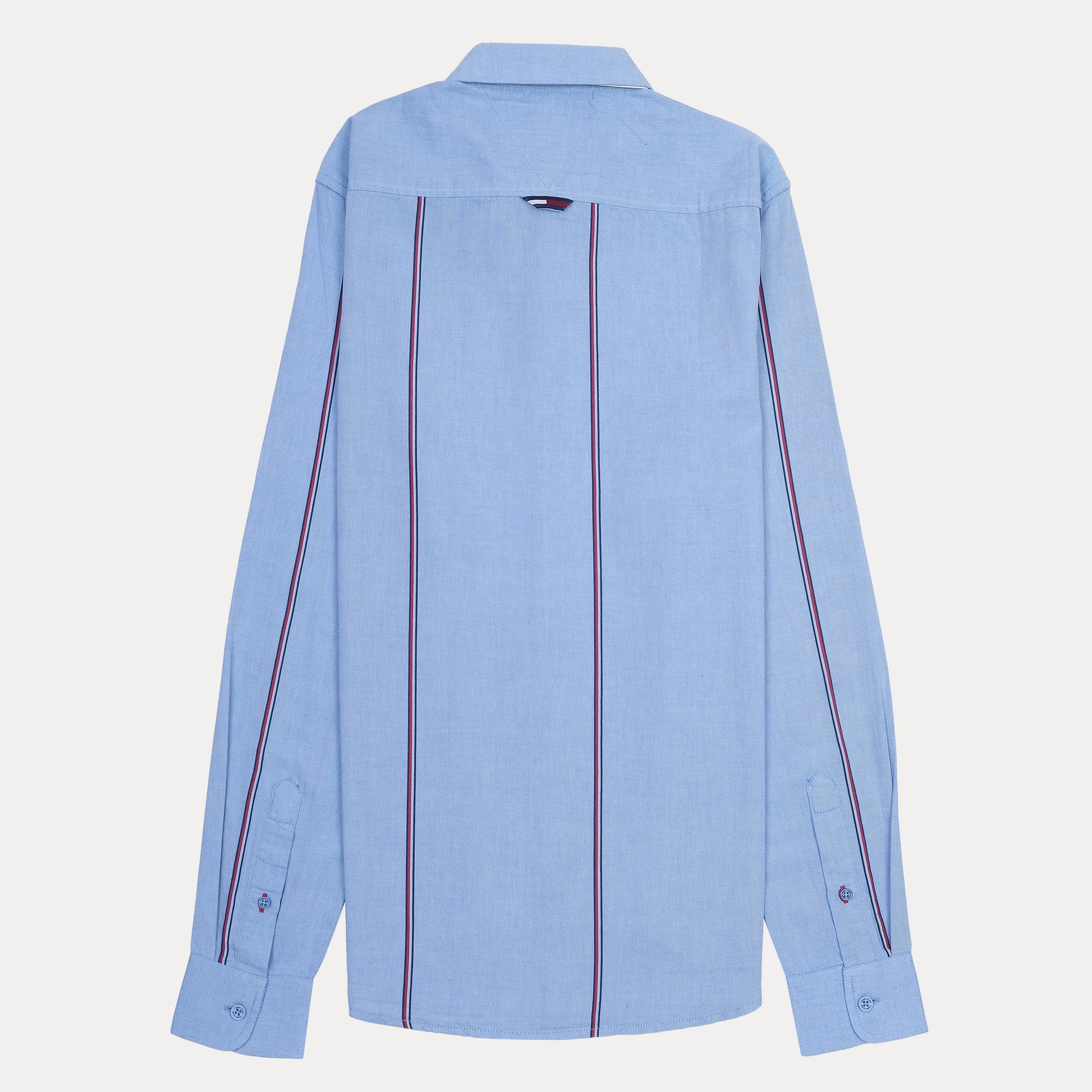 TOMMY JEANS Effortlessly Chic Slim Fit Shirt in Sky Blue with Striking Red Accents