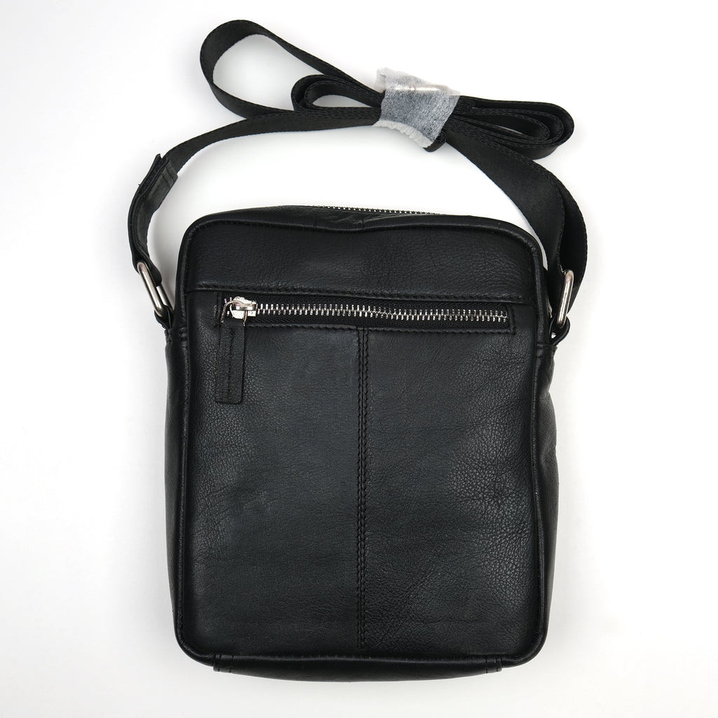TOMMY HILFIGER Sleek Black Leather Crossbody Bag