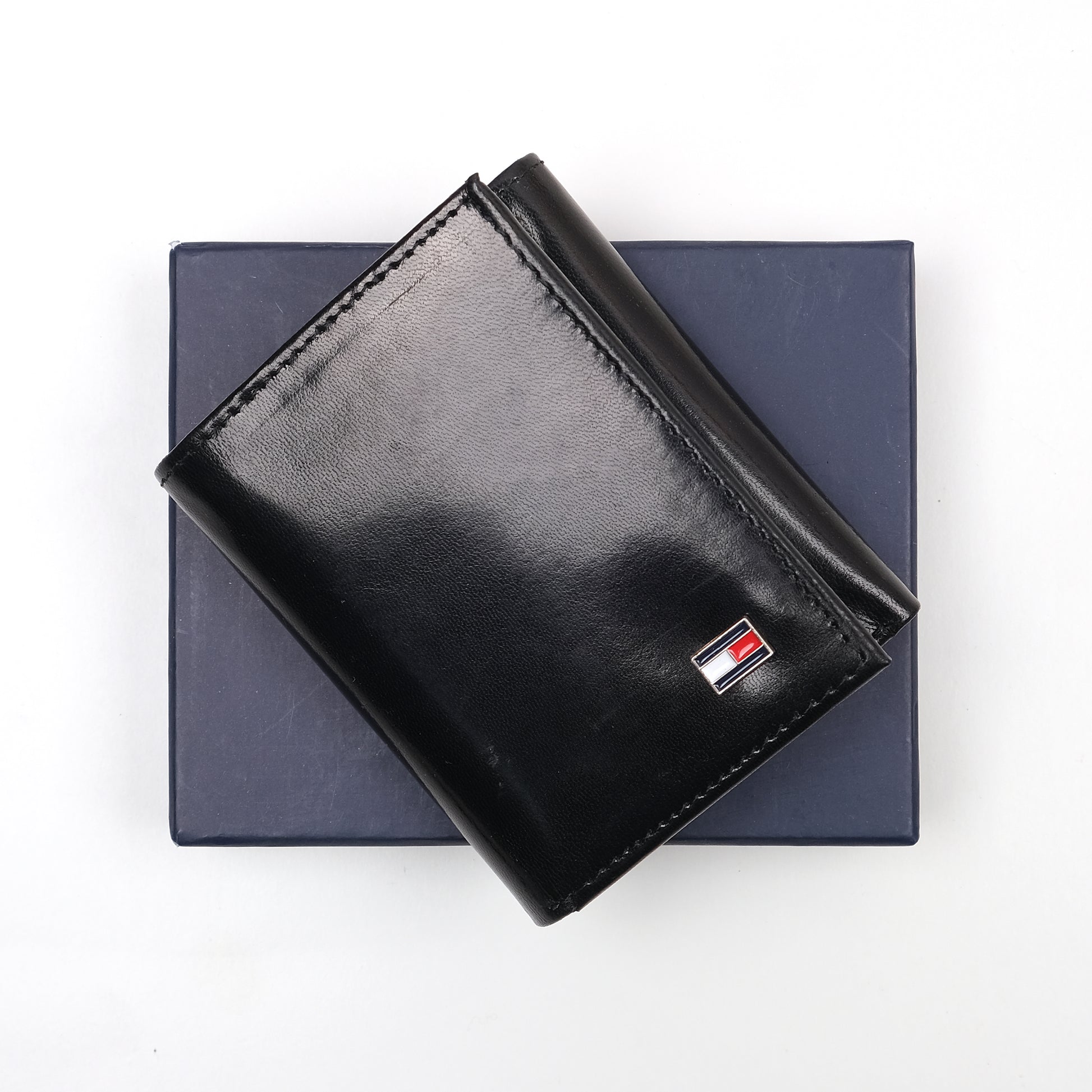 TOMMY HILFIGER Sleek Midnight Leather Wallet