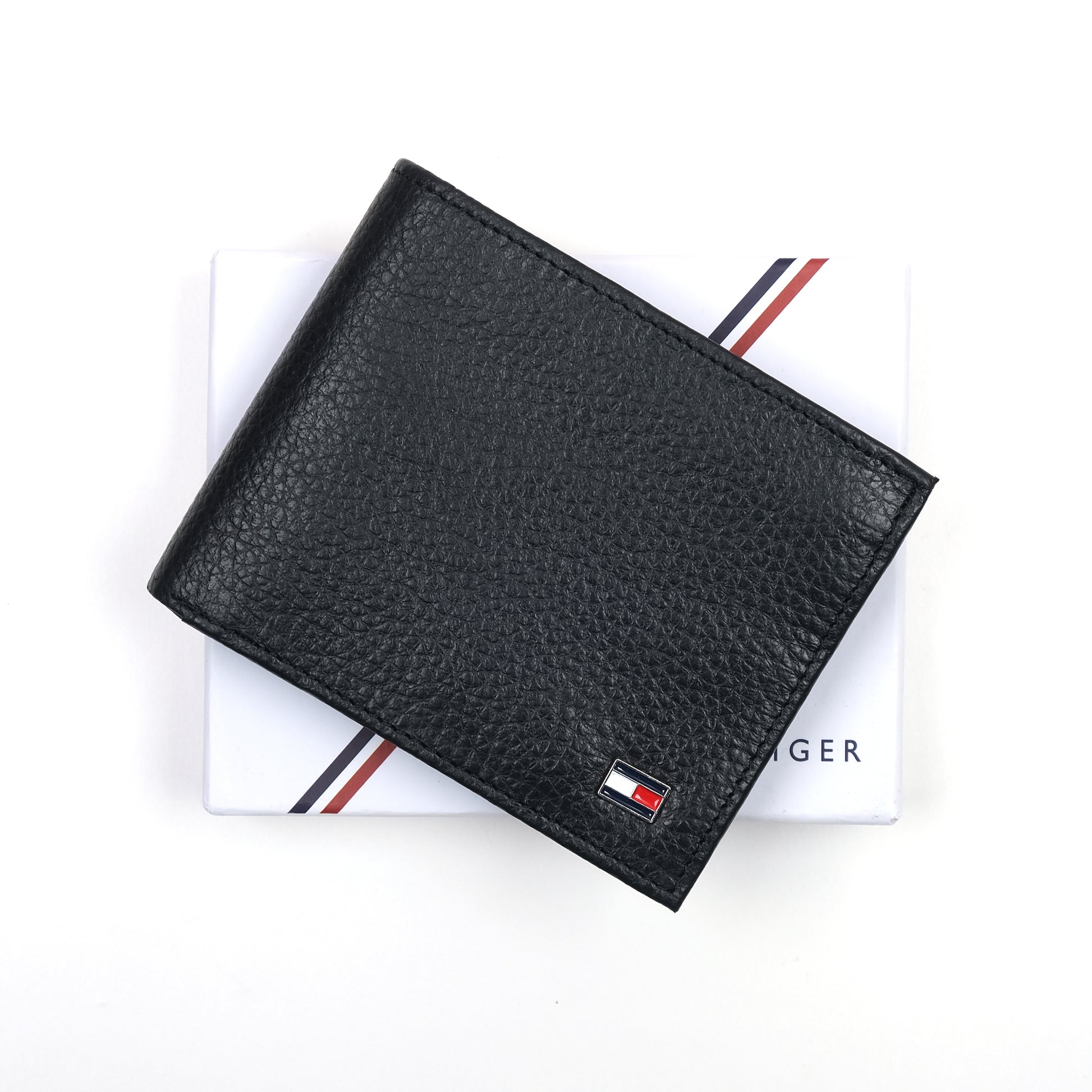 TOMMY HILFIGER Luxurious Pebbled Leather Passcase & Valet Wallet in Midnight Black