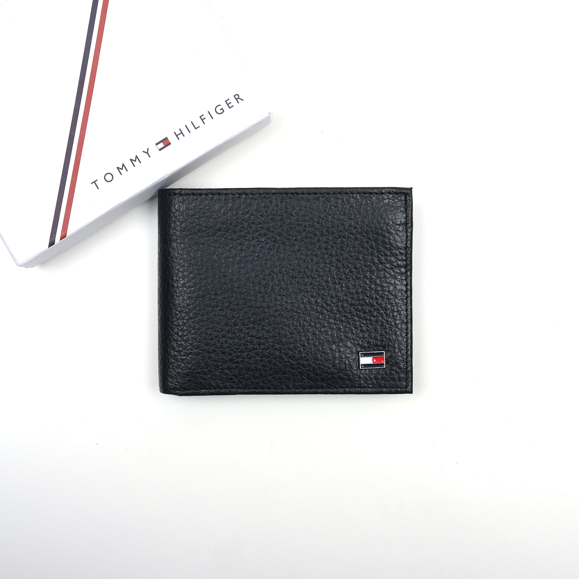TOMMY HILFIGER Luxurious Pebbled Leather Passcase & Valet Wallet in Midnight Black