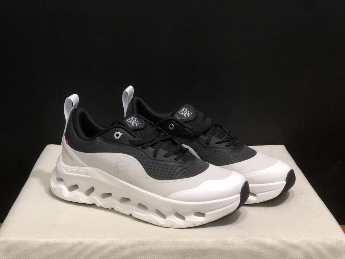 ON Cloud QC Dynamic Runner Sneakers