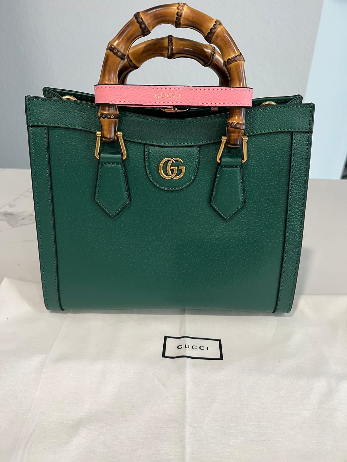 GUCCI Luminous Emerald Chic Leather Tote Bag