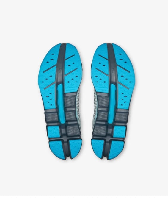 On Cloudstratus Running Shoes