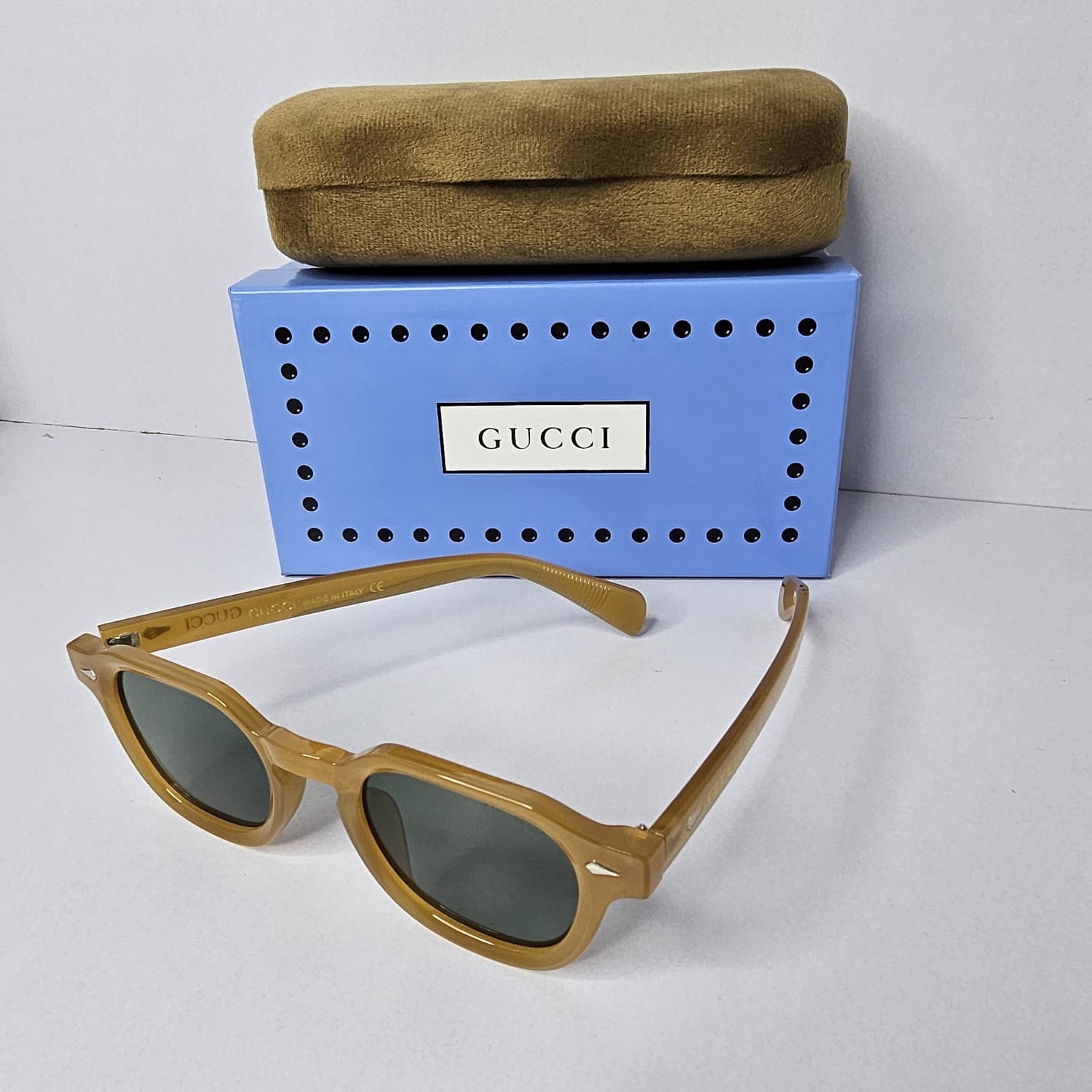 GUCCI Amber Glow Retro Chic Sunglasses with Luxe Case