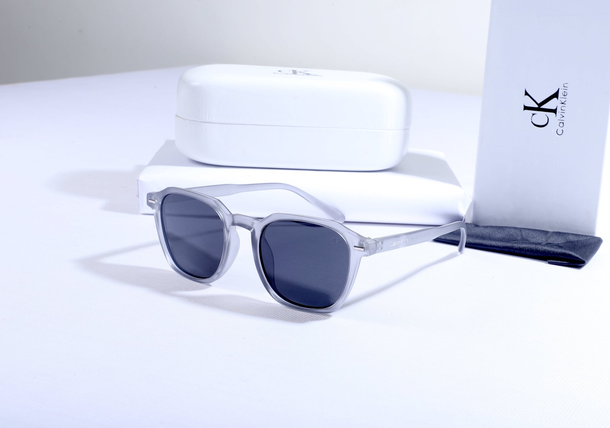 CALVIN KLEIN Ethereal Smoke Chic Frame Sunglasses with Obsidian Lenses