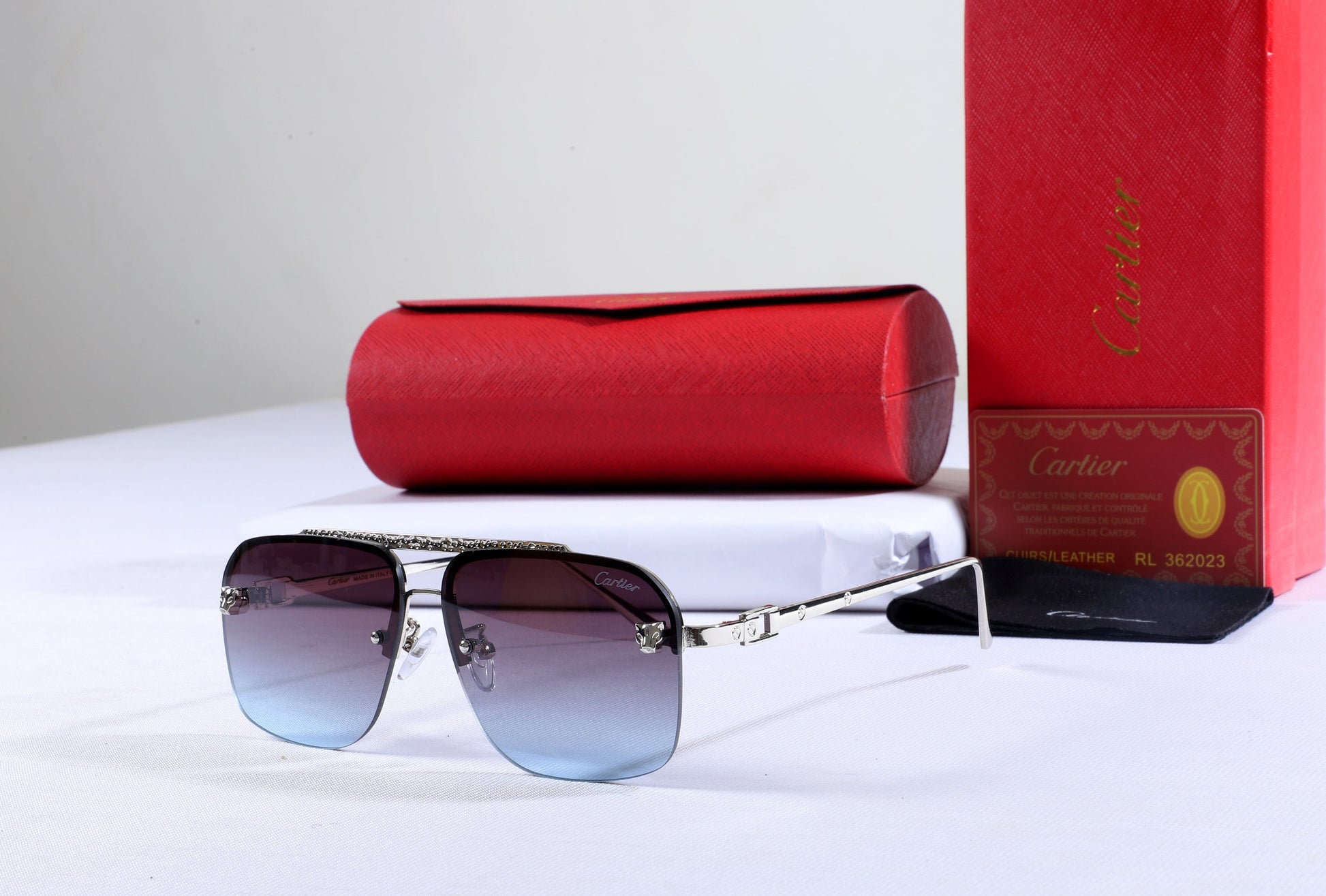 CARTIER Ethereal Emerald Luxe Aviator Sunglasses with Opulent Leather Case
