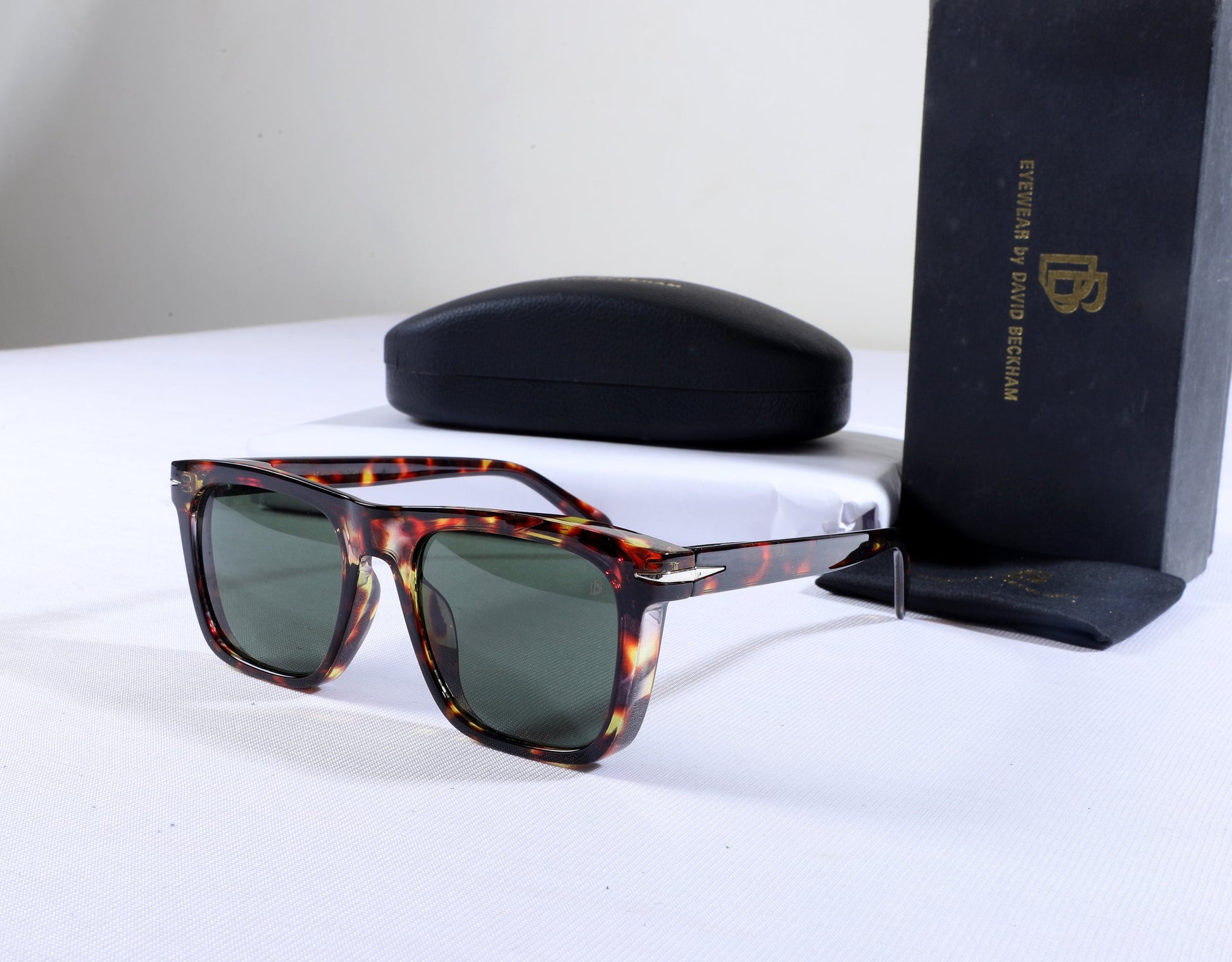 DAVID BECKHAM Warm Maple Chic Luxe Tortoiseshell Sunglasses