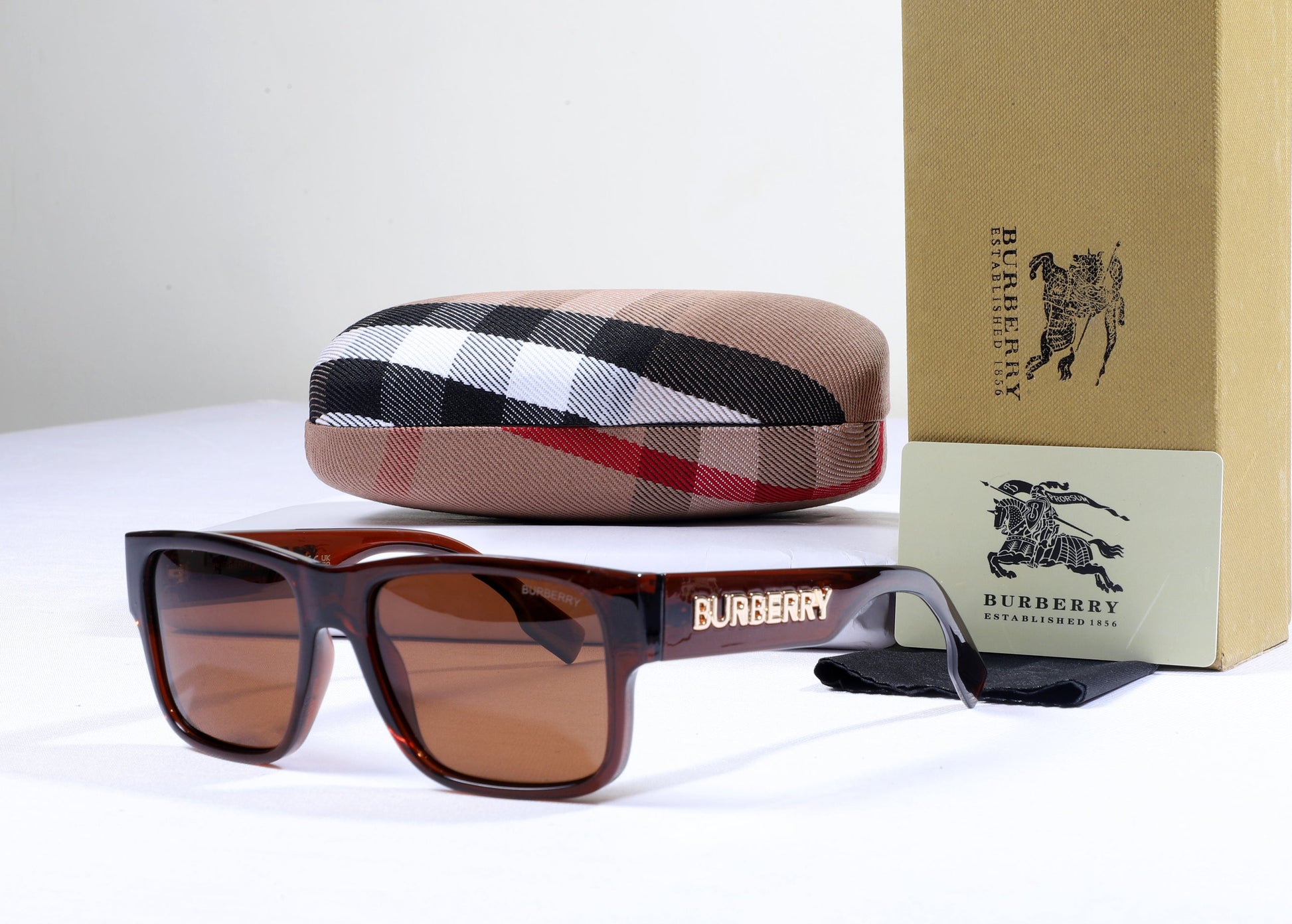 BURBERRY Luminous Chestnut Luxe Fit Oversized Sunglasses with Signature Case