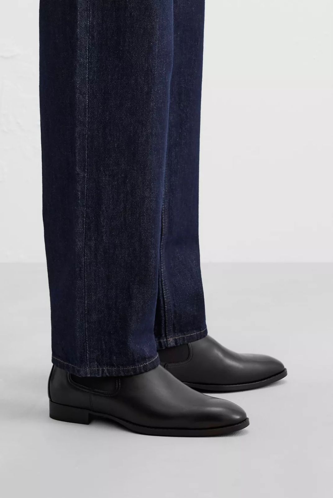 ZARA Sleek Noir Leather Chelsea Boots