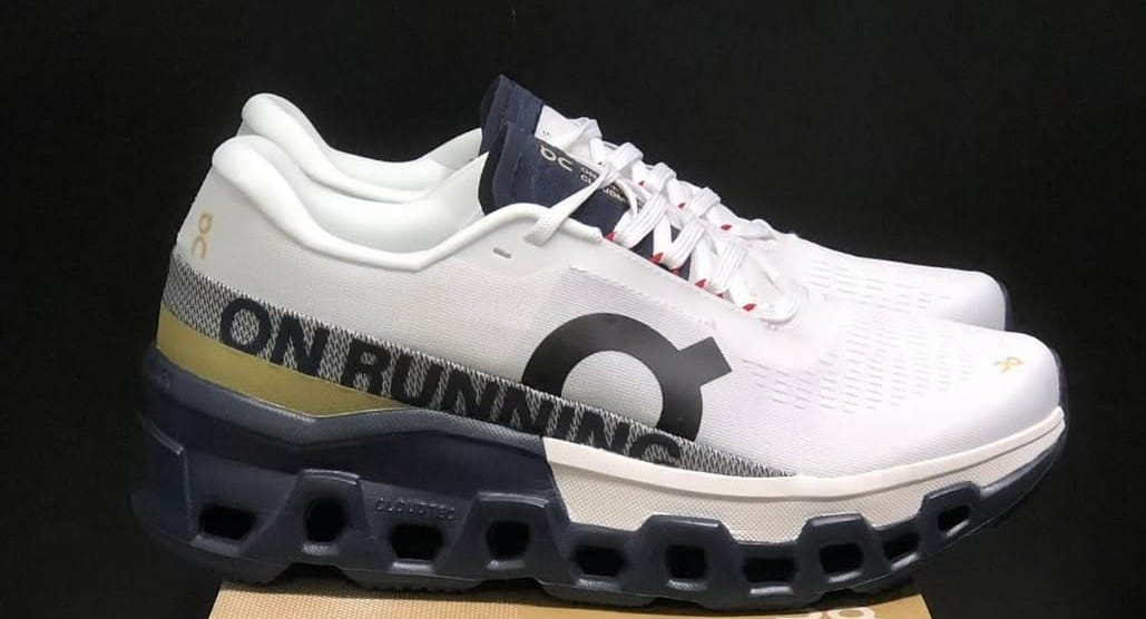 ON RUNNING Cloudstratus Performance Running Shoes