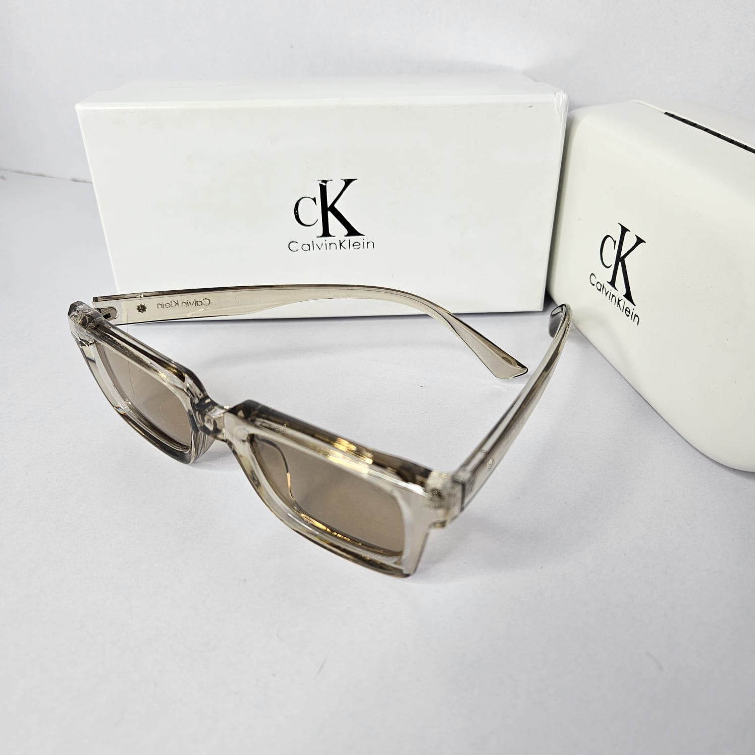 CALVIN KLEIN Vintage Smoke Chic Retro Square Sunglasses