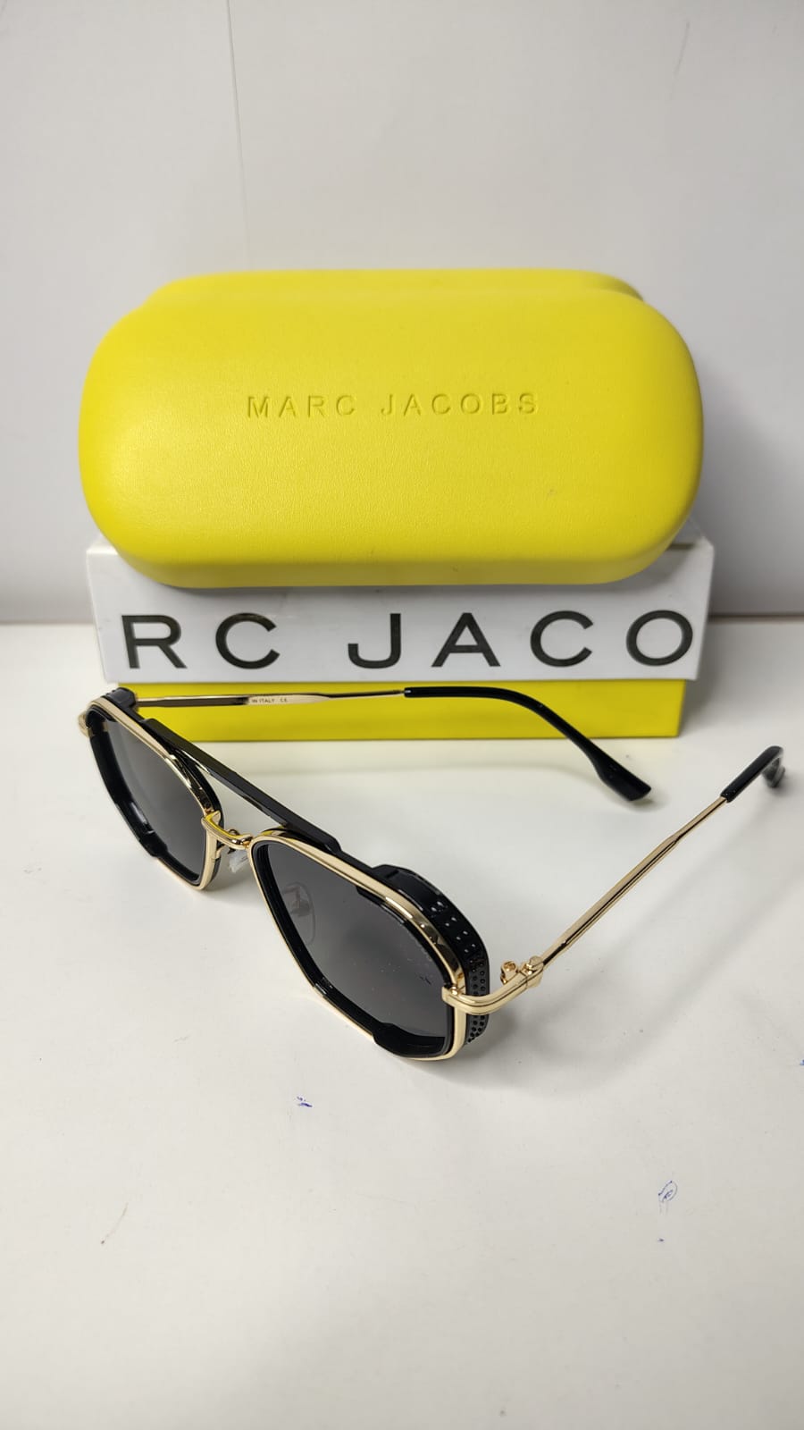 MARC JACOBS Luxe Retro Round Sunglasses with Gold Accents